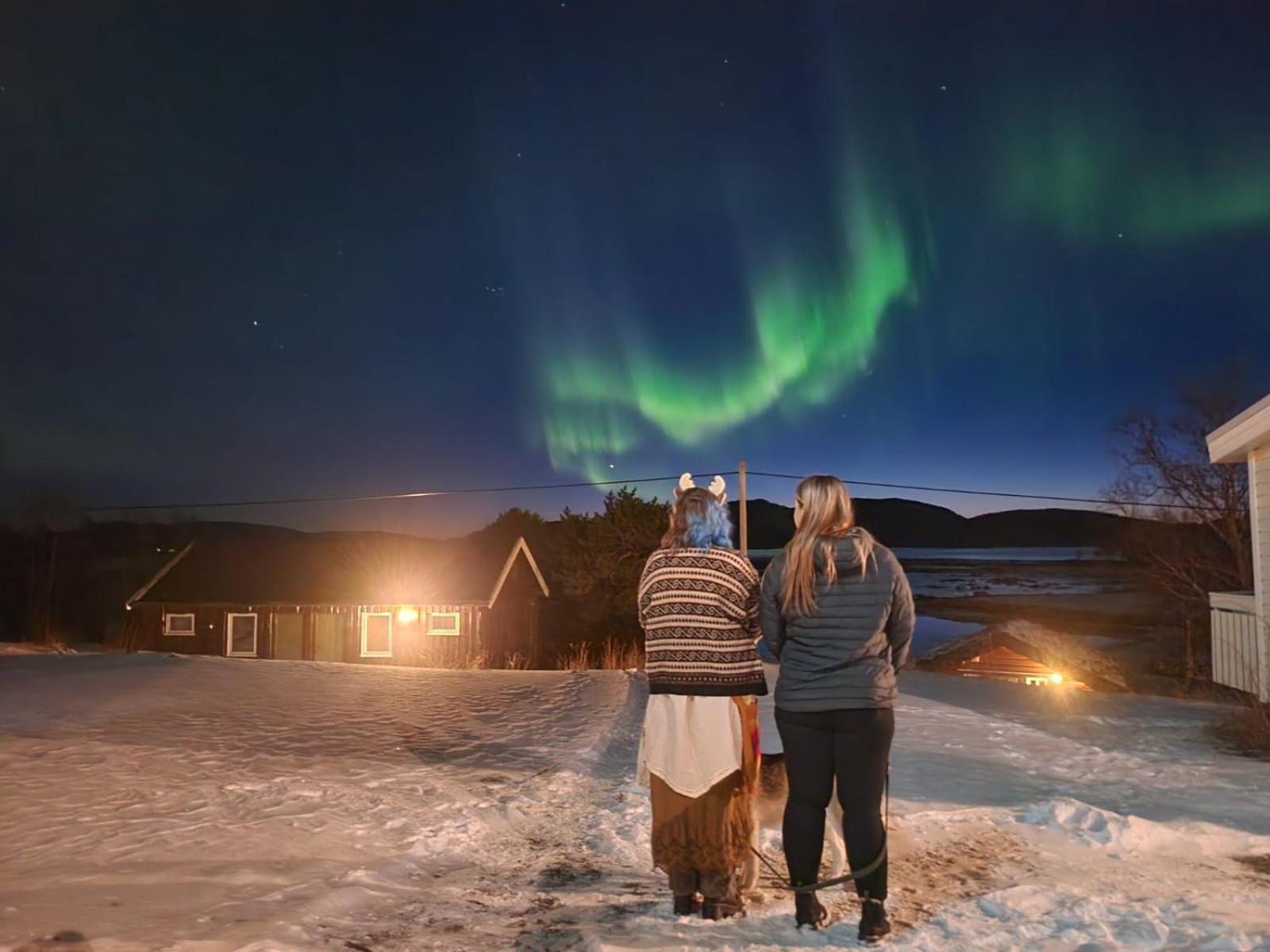 Ulvsvag Gjestgiveri Og Fjordcamping As Exterior foto