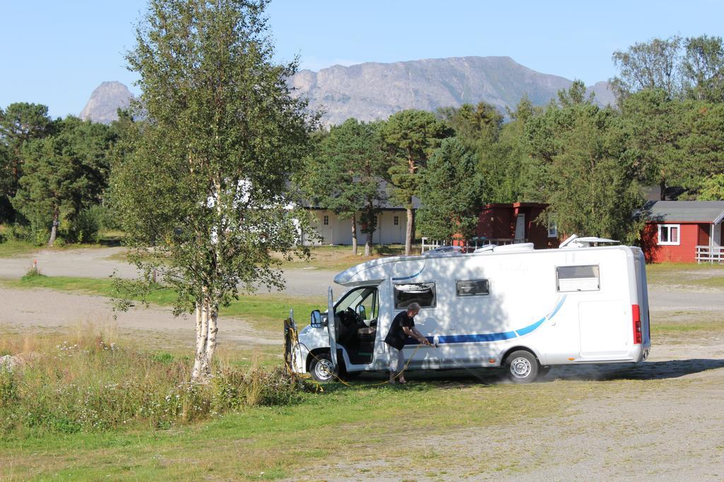 Ulvsvag Gjestgiveri Og Fjordcamping As Exterior foto