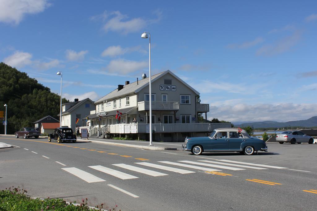 Ulvsvag Gjestgiveri Og Fjordcamping As Exterior foto